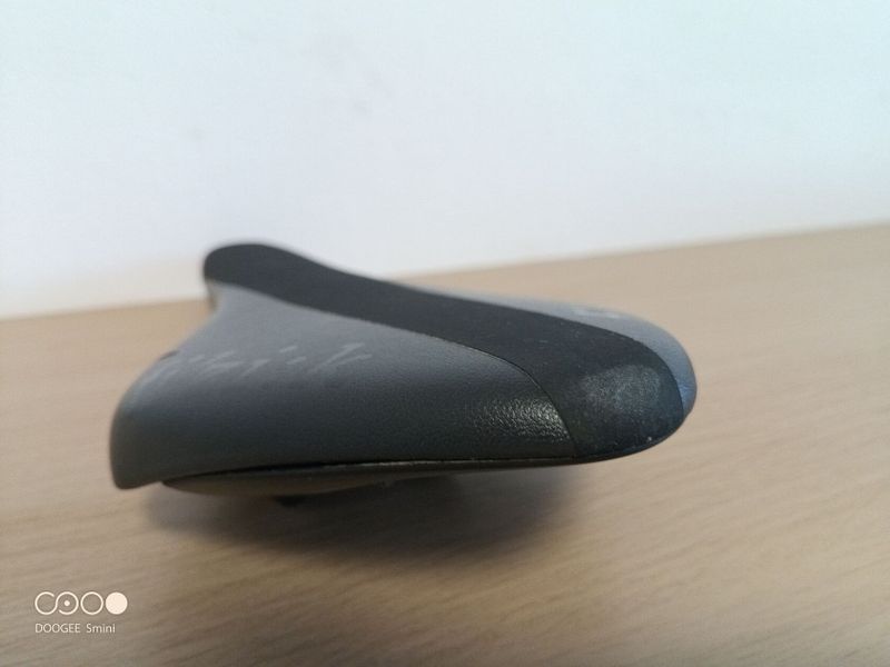 Prodám sedlo Fizik arione R5