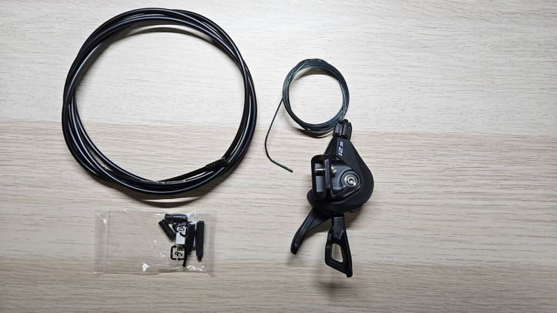 SHIMANO - pravá zadní řadící páčka DEORE SL-M6100 12 rychl I-spec EV