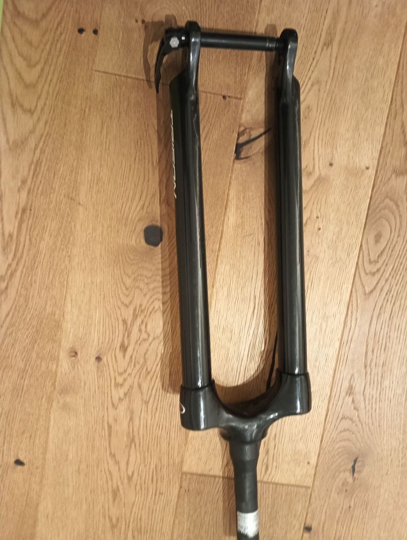 🔹pevna vidlice FORCE MTB 26–27,5" AHEAD 1 1/8" 465 mm, karbon