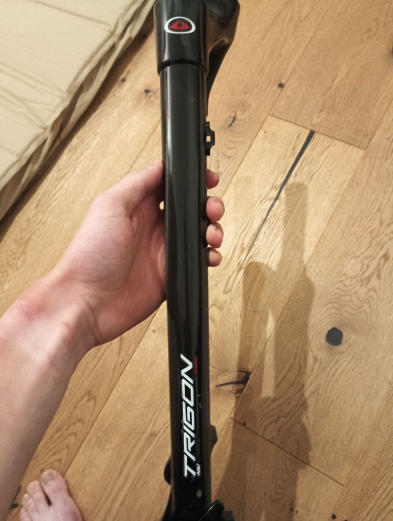 🔹pevna vidlice FORCE MTB 26–27,5" AHEAD 1 1/8" 465 mm, karbon