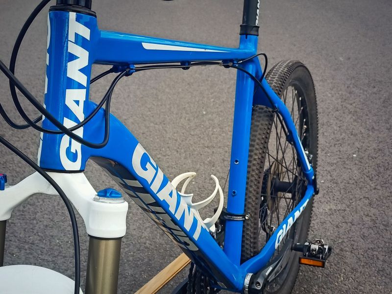 Horské kolo Giant XTC polocarbon