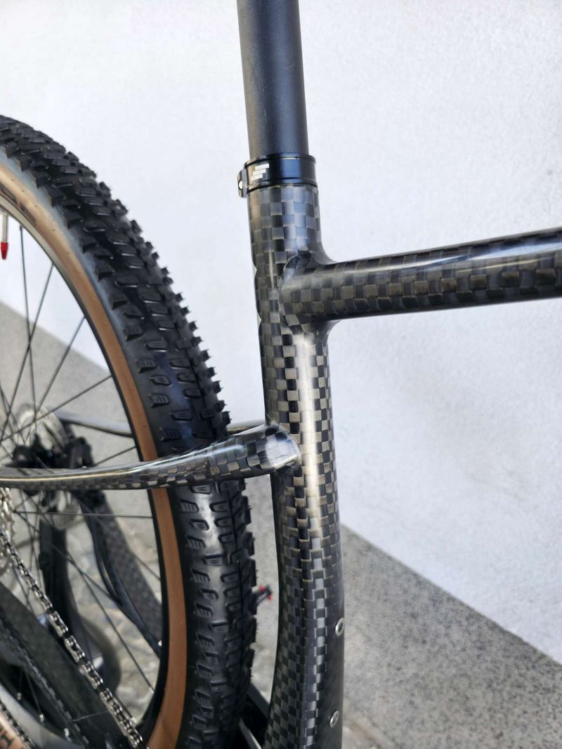 Horské kolo Leonardi Factory Racing DARKLITE Carbon 29″
