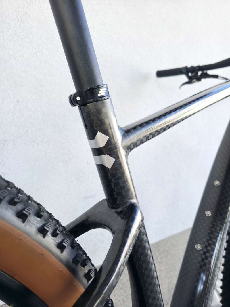 Horské kolo Leonardi Factory Racing DARKLITE Carbon 29″