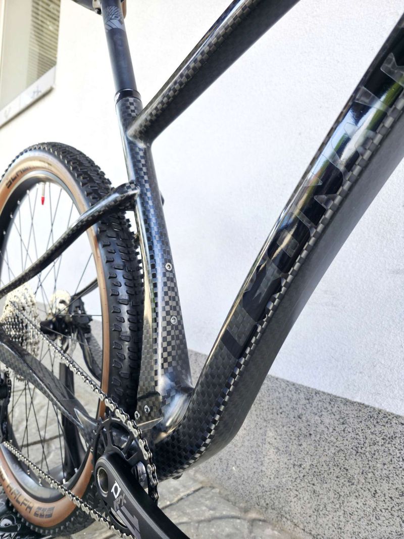 Horské kolo Leonardi Factory Racing DARKLITE Carbon 29″