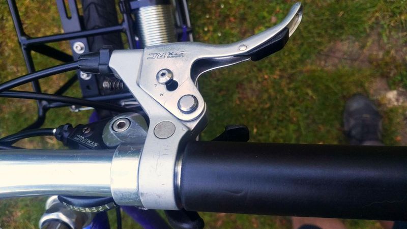 Městské gravel cross kolo. Kvalitní Cro-Mo rám velikost 57 cm. osazení Shimano STX RC 3x8