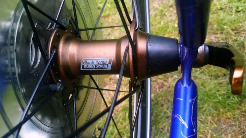 Městské gravel cross kolo. Kvalitní Cro-Mo rám velikost 57 cm. osazení Shimano STX RC 3x8