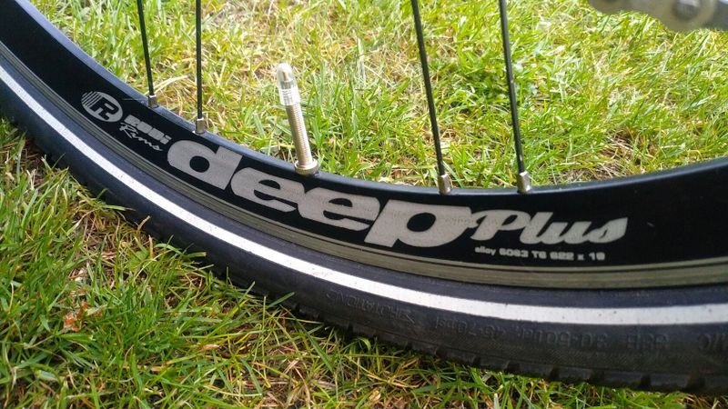 Městské gravel cross kolo. Kvalitní Cro-Mo rám velikost 57 cm. osazení Shimano STX RC 3x8