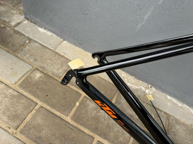 karbonový rám KTM Revelator -velikost L - V brzdy - nový