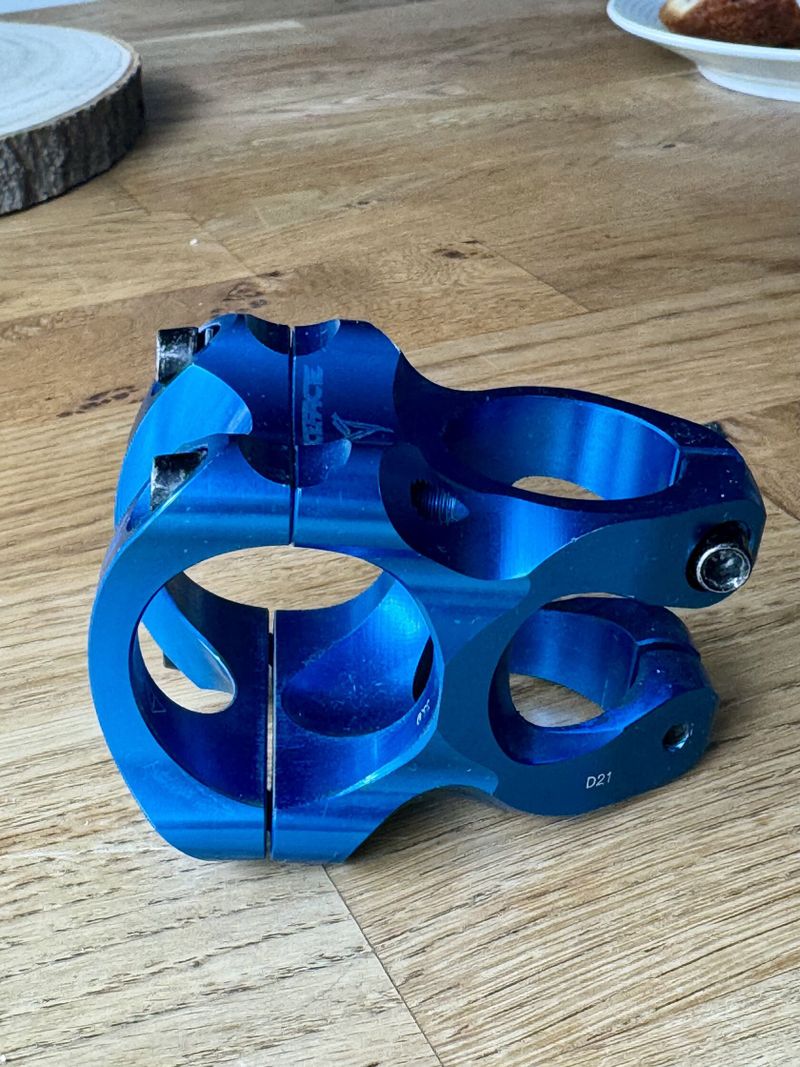 Race Face Turbine R35- Modrý 32mm