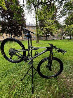 Prodám Orbea Oiz M10TR, rok 2022, velikost L, odpružení FOX Kashima, Powermeter Assioma