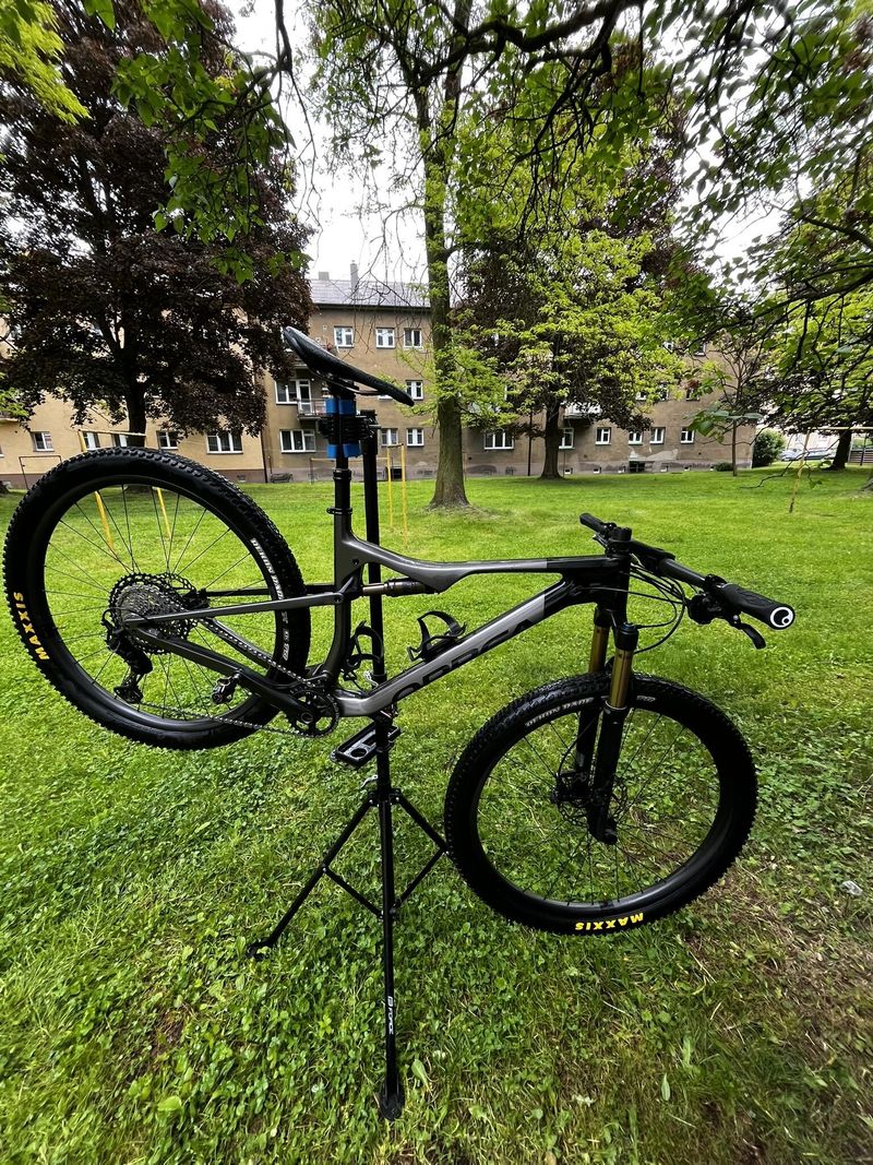 Prodám Orbea Oiz M10TR, rok 2022, velikost L, odpružení FOX Kashima, Powermeter Assioma