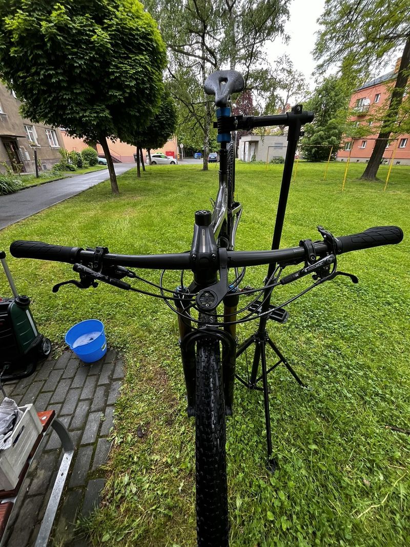 Prodám Orbea Oiz M10TR, rok 2022, velikost L, odpružení FOX Kashima, Powermeter Assioma