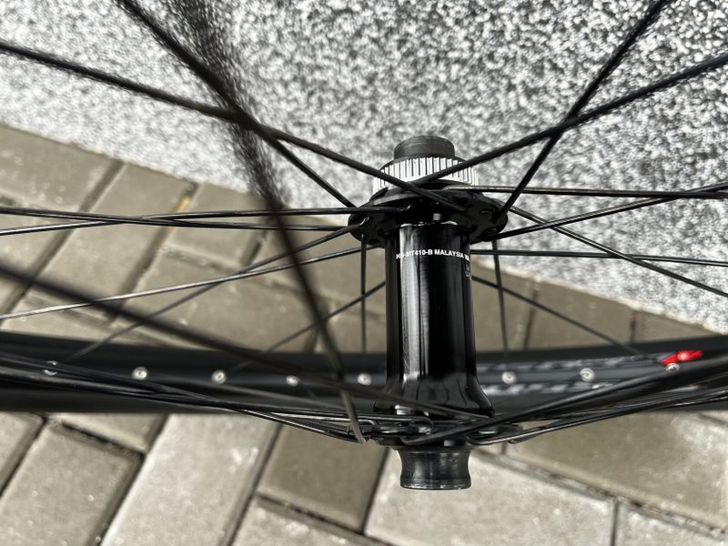 Zapletená kola, náboje Shimano, pláště Continental