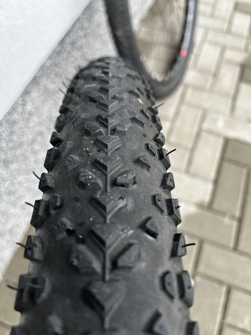 Zapletená kola, náboje Shimano, pláště Continental