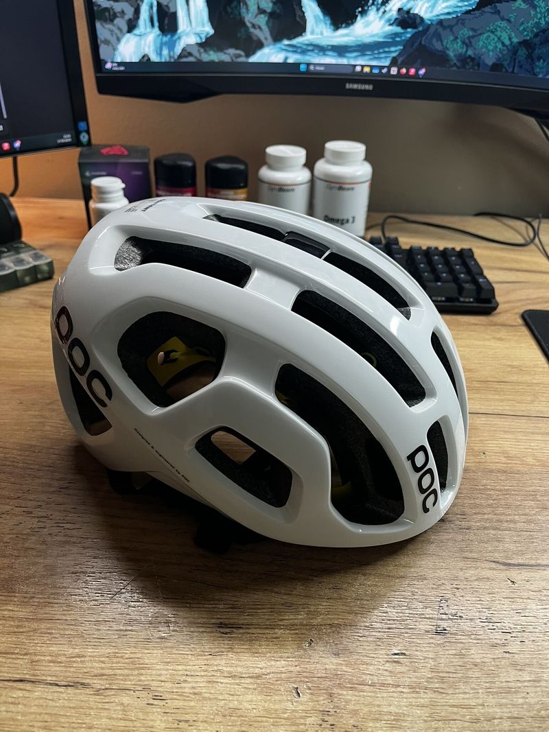 Prodám helmu POC Octal MIPS, white, vel. L