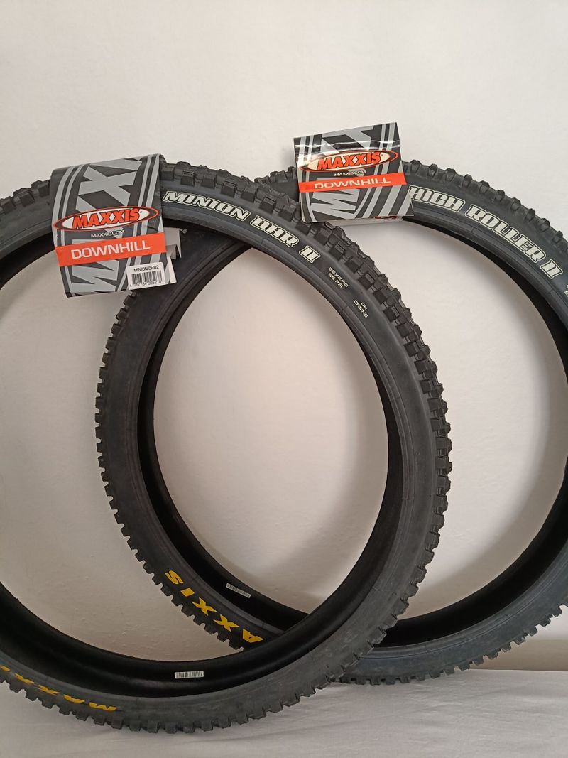 Prodám dva pláště (pneumatiky, gumy) Maxxis - nové, nenasazené