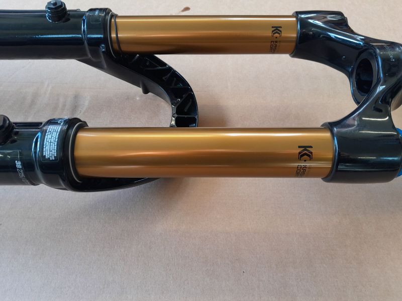 Vidlice Fox 38 Factory Grip2 27.5" 170mm