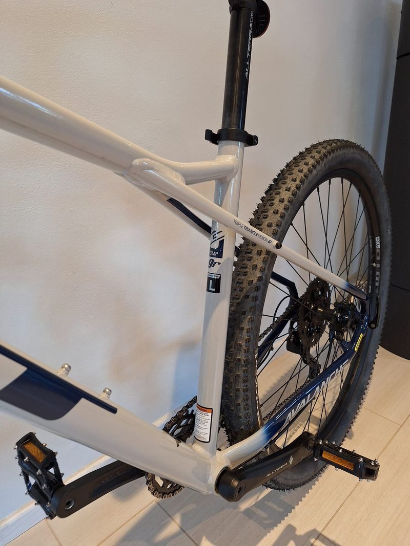 GT Avalanche 29" Comp - vel. L