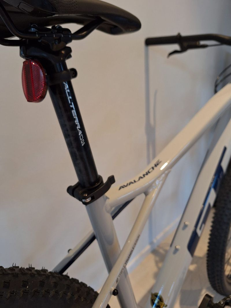 GT Avalanche 29" Comp - vel. L