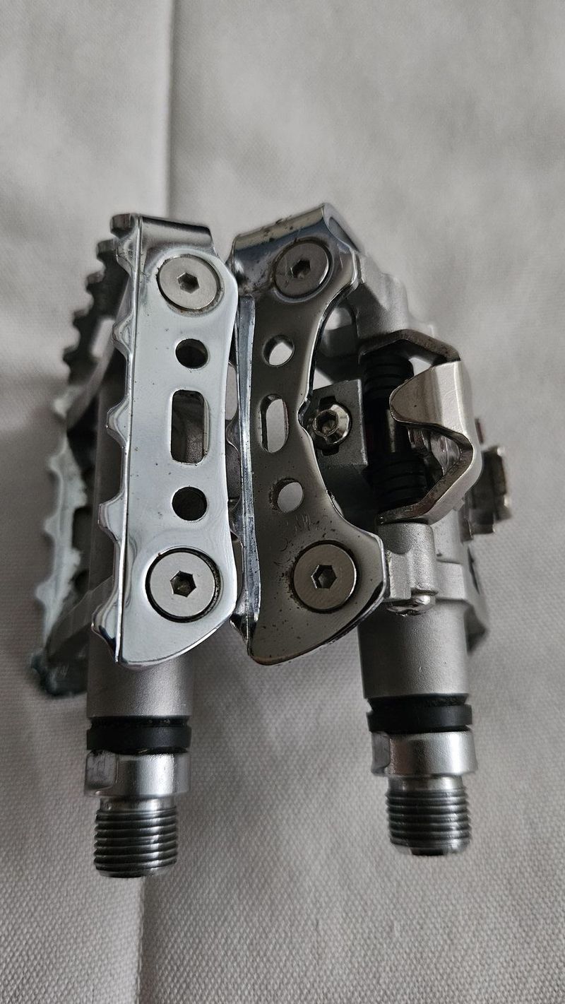 Pedály Shimano PD-M324
