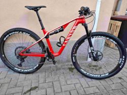 Canyon LUX CF SL 8.0, Shimano XT, kola karbon Reynolds TR245, první majitel