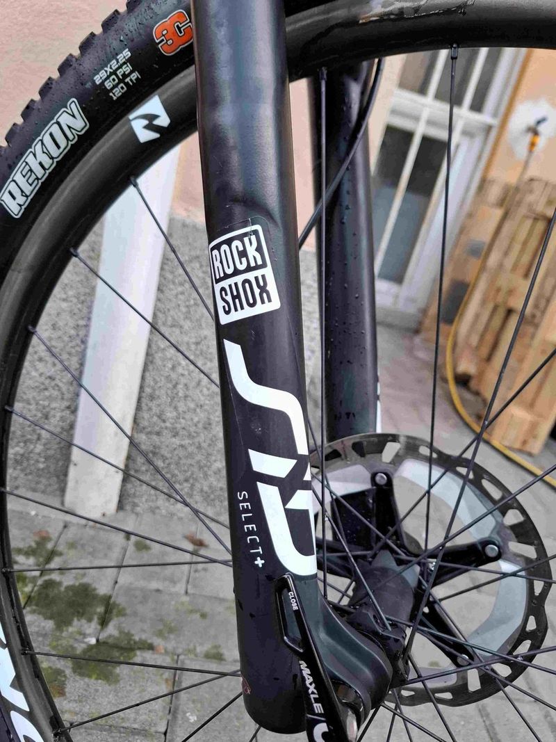 Canyon LUX CF SL 8.0, Shimano XT, kola karbon Reynolds TR245, první majitel