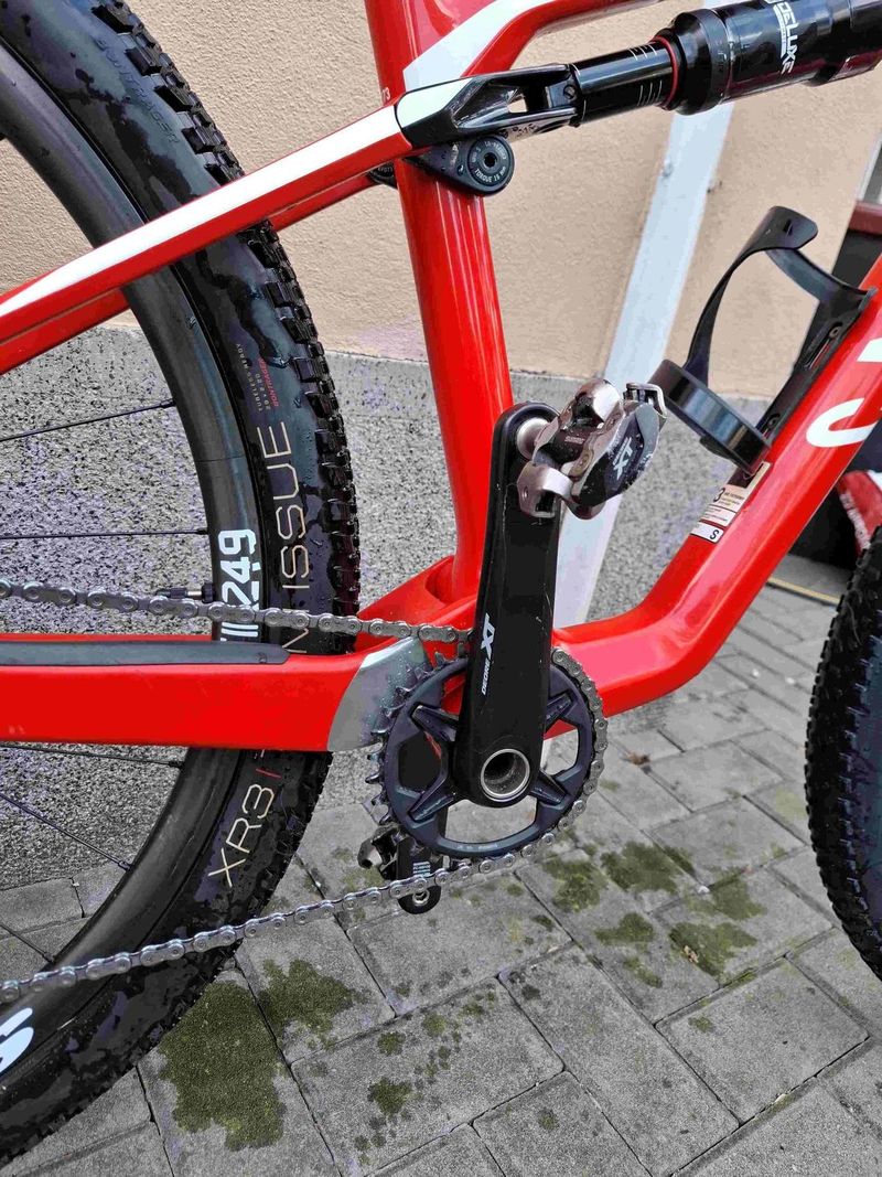 Canyon LUX CF SL 8.0, Shimano XT, kola karbon Reynolds TR245, první majitel