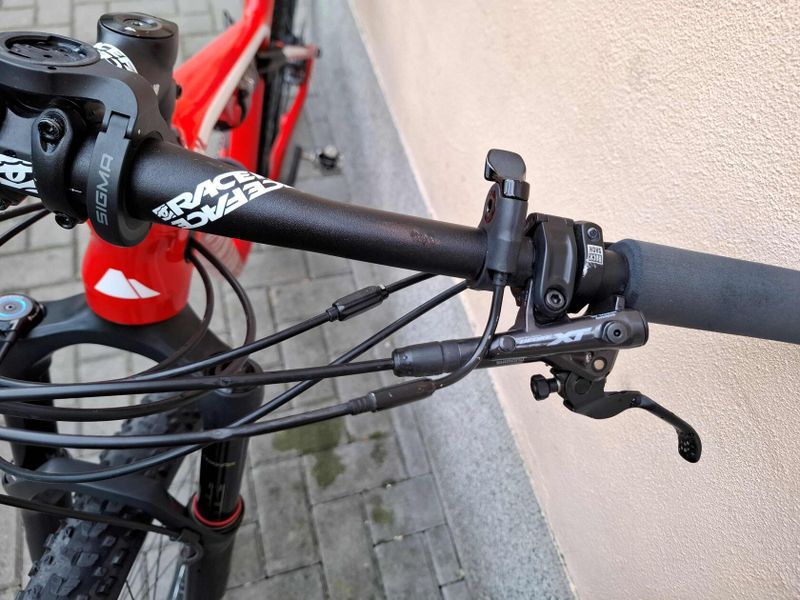 Canyon LUX CF SL 8.0, Shimano XT, kola karbon Reynolds TR245, první majitel