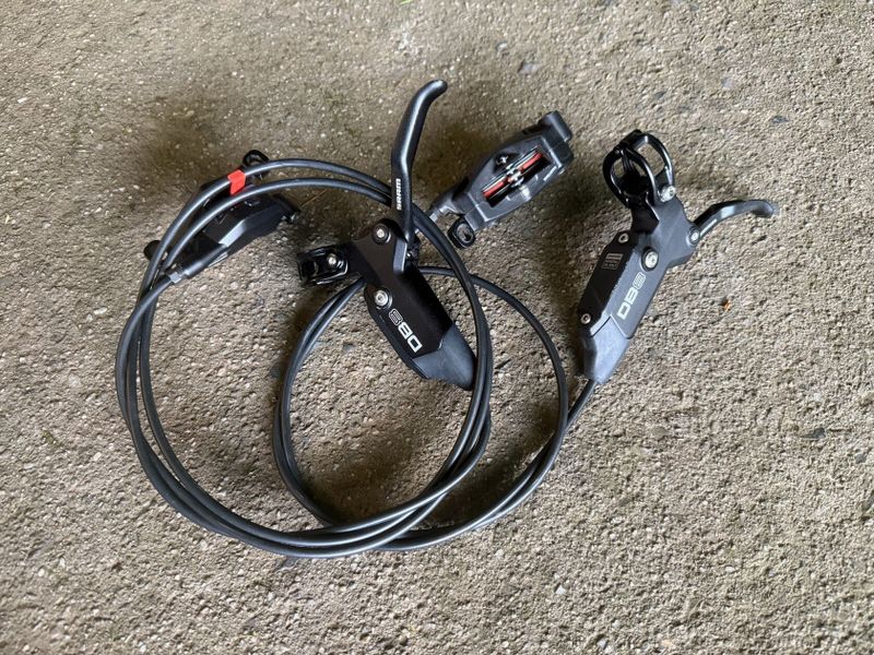 Komplet brzd Sram DB8 + téměř nové desky Galfer (Pro/eBike)