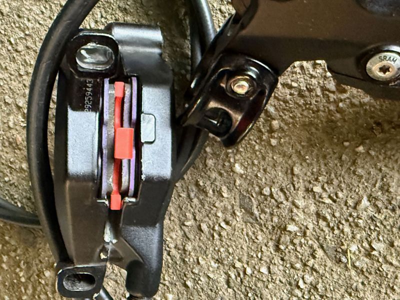 Komplet brzd Sram DB8 + téměř nové desky Galfer (Pro/eBike)