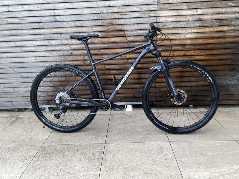 Cannondale Trail SL 3 – výborný stav, vylepšený pohon (SLX, Crankbrothers pedály)