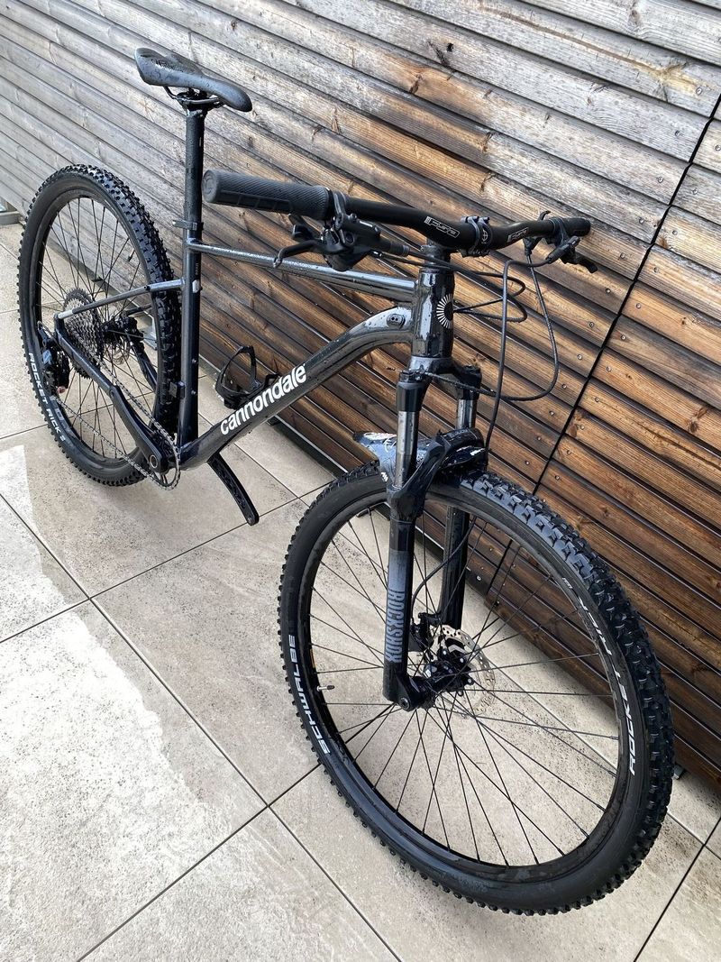 Cannondale Trail SL 3 – výborný stav, vylepšený pohon (SLX, Crankbrothers pedály)
