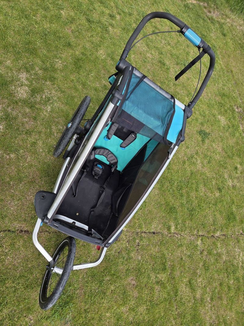 Thule Chariot Lite 2017 s příslušenstvím (velké kolo, brzda, extra úchyt na kolo)