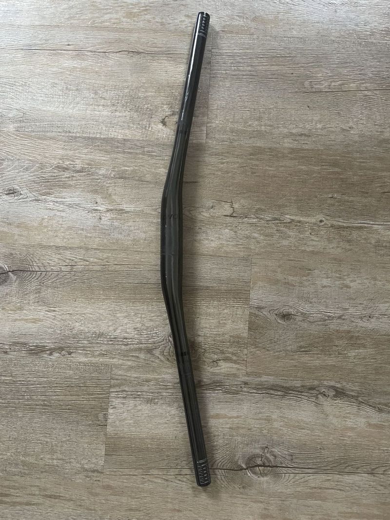 BONTRAGER KARBONOVÁ ŘÍDÍTKA KOVEE PRO 35 MM, 720 MM X 5MM
