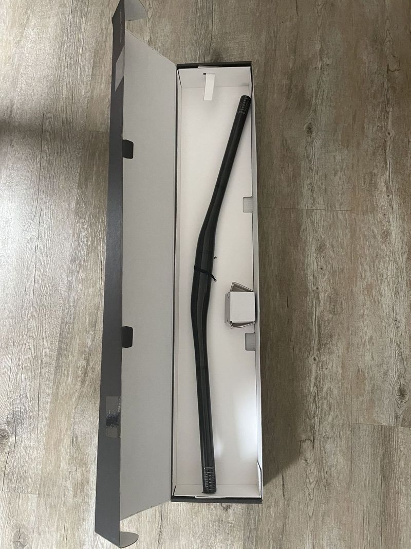 BONTRAGER KARBONOVÁ ŘÍDÍTKA KOVEE PRO 35 MM, 720 MM X 5MM
