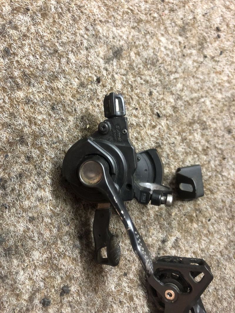 Shimano Deore XT - RD-M8000 + řazení 
