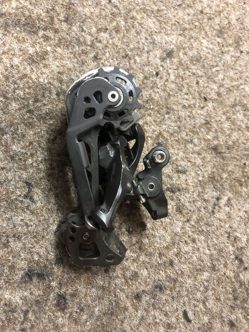 Shimano Deore XT - RD-M8000 + řazení 