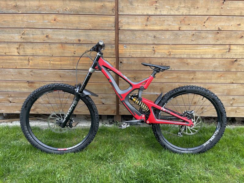 Downhill Kolo INTENSE M16