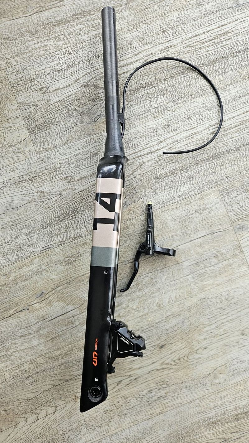 Gravel karbon pevna vidlice z KTM gravel kola
