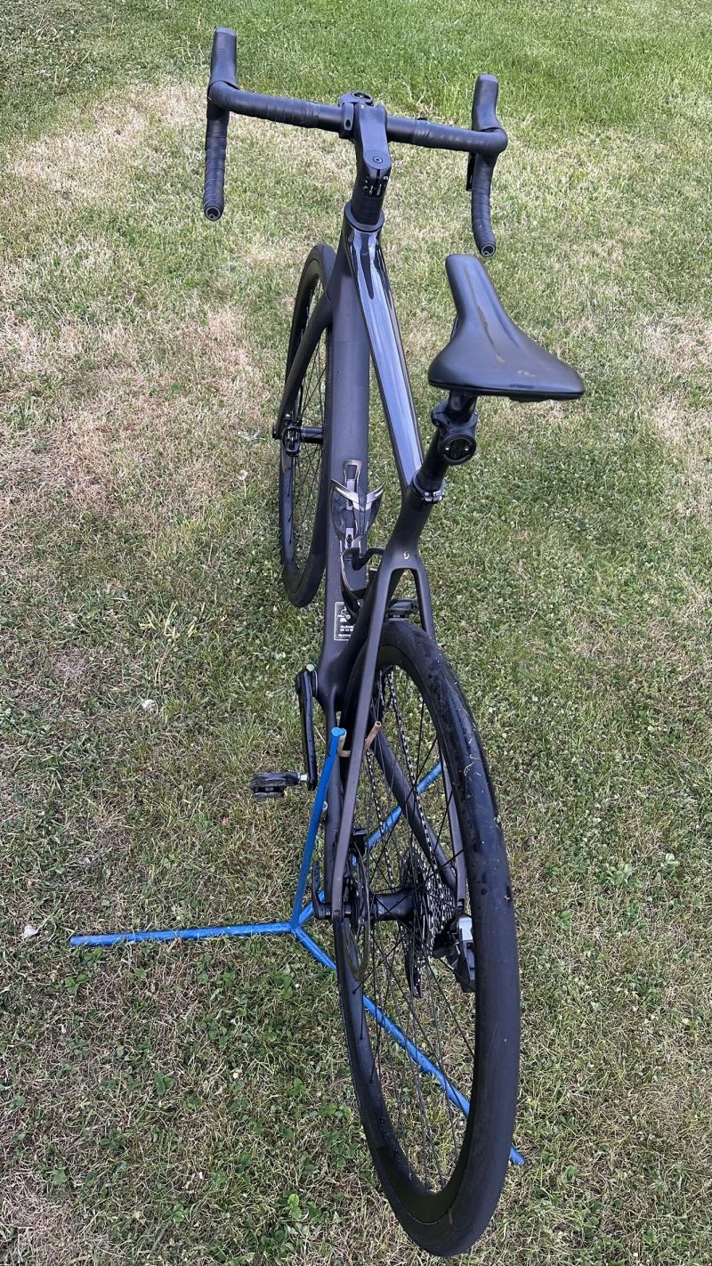 SILNIČNÍ KOLO SCOTT ADDICT 10 CARBON BLACK + Wattmetr