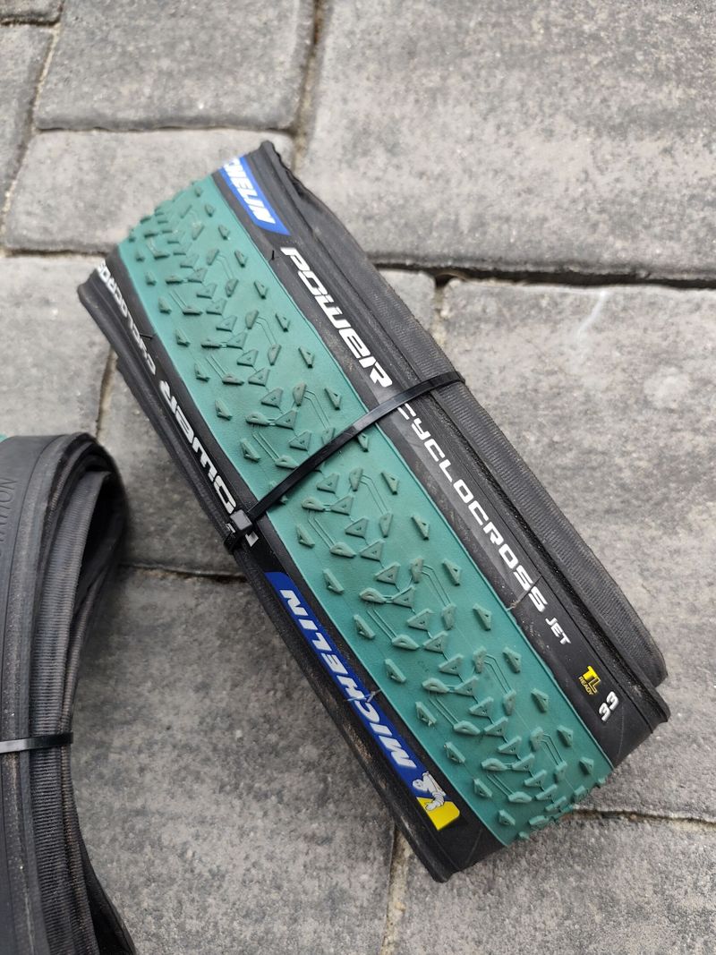 Prodám pláště Michelin power Cyclocross jet 700x33-622 Tl Ready 