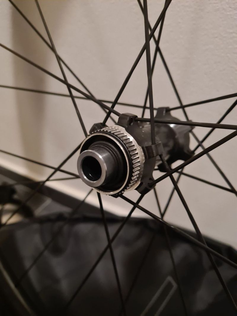 Sada kol Shimano Ultegra WH-R8170-C60-TL Disc 