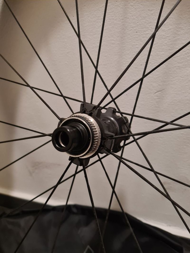 Sada kol Shimano Ultegra WH-R8170-C60-TL Disc 