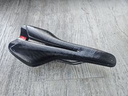 Karbonove sedlo Bontrager