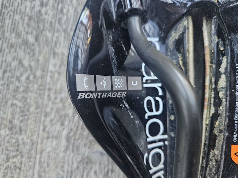 Karbonove sedlo Bontrager