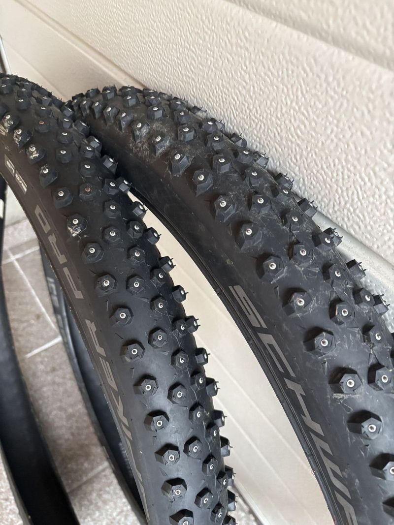 Pláště Schwalbe Ice Spiker 27.5x2.6
