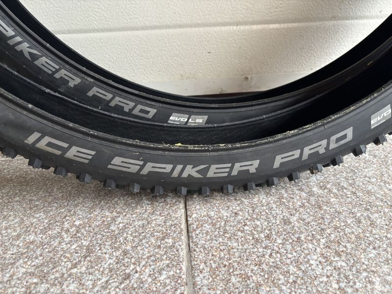 Pláště Schwalbe Ice Spiker 27.5x2.6