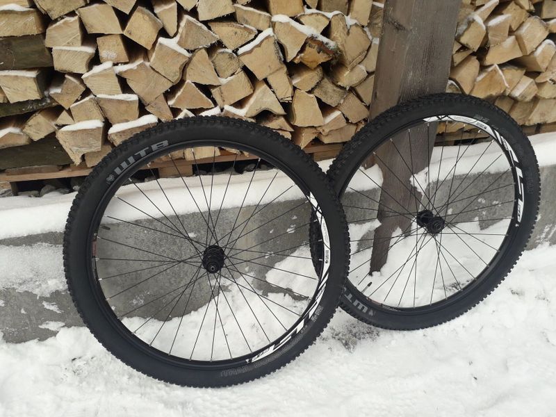 Zapletená kola Bontrager + pláště WTB