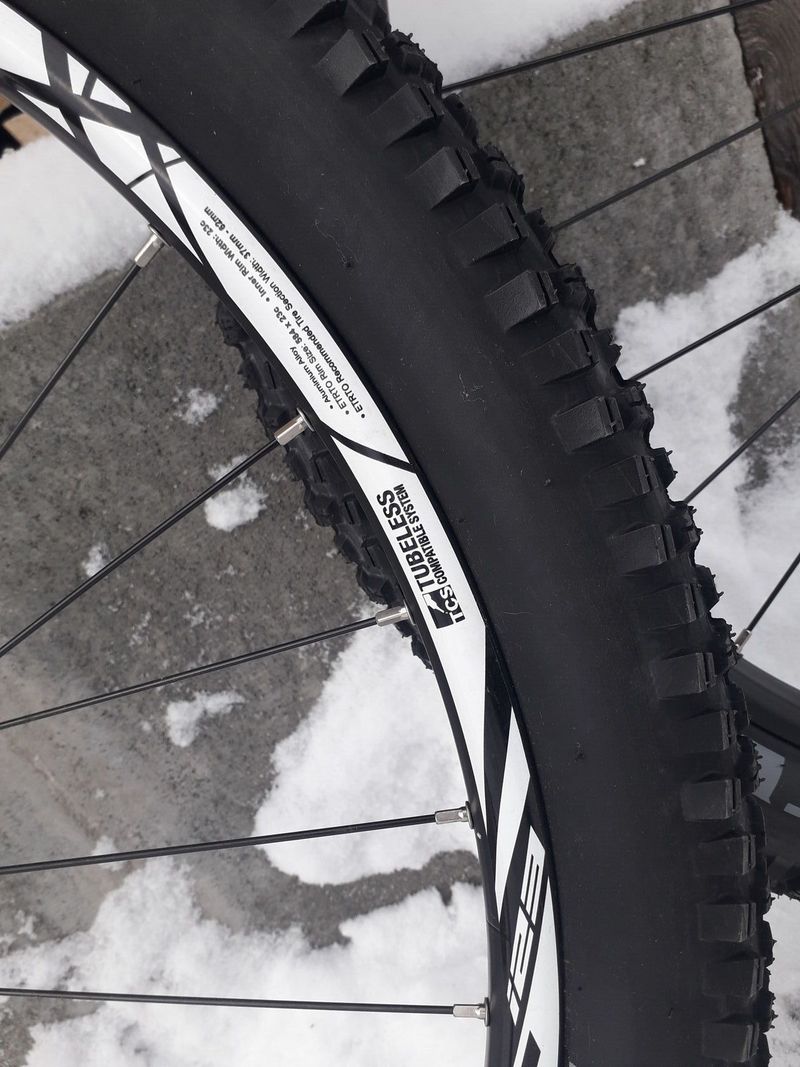 Zapletená kola Bontrager + pláště WTB