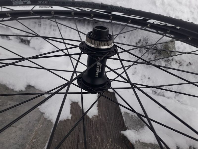 Zapletená kola Bontrager + pláště WTB